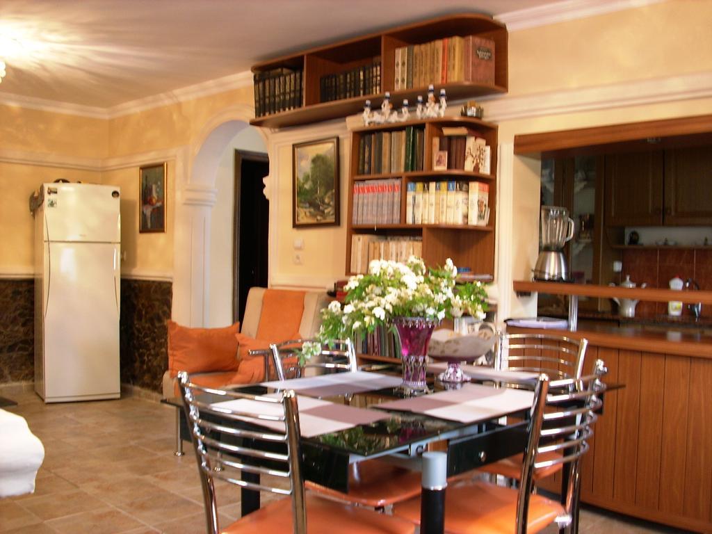 קבריאטי Deluxe Guest House חדר תמונה